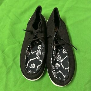 Brand new skull shoes